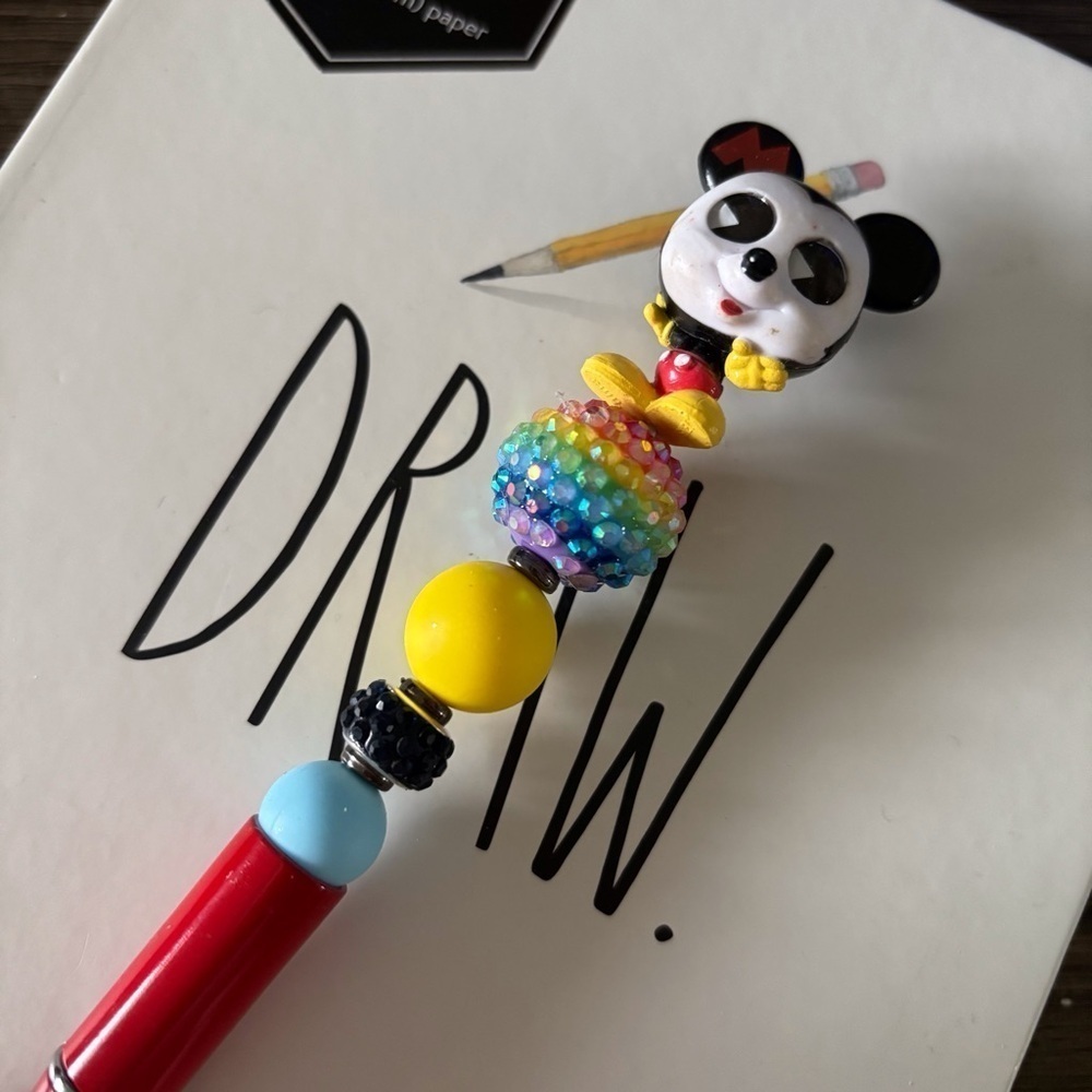 Disney Doorables: Mickey Mouse & Friends: Mickey Mouse handmade beaded pen